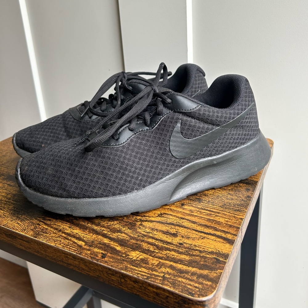 Black Nike Tanjun’s